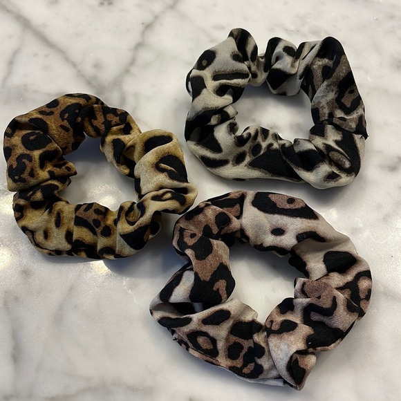 nOir Jewelry Other - Noir Set of 3 Ombré Leopard Print Hair Scrunchies